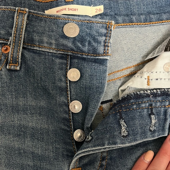 Levi’s Wedgie Short *make an offer* - Picture 7 of 8